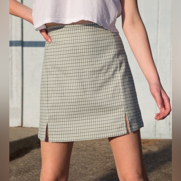 Brandy Melville Plaid Mini CARA skirt - Green and White - Picture 2 of 12